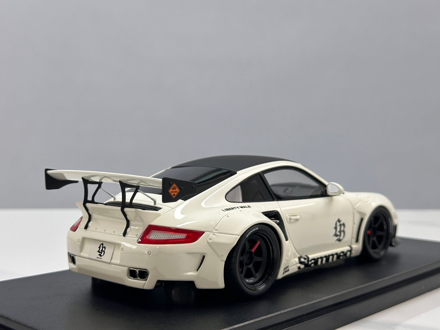 GT Spirit 1/18 Porsche LB-WORKS 997 TURBO White GT958