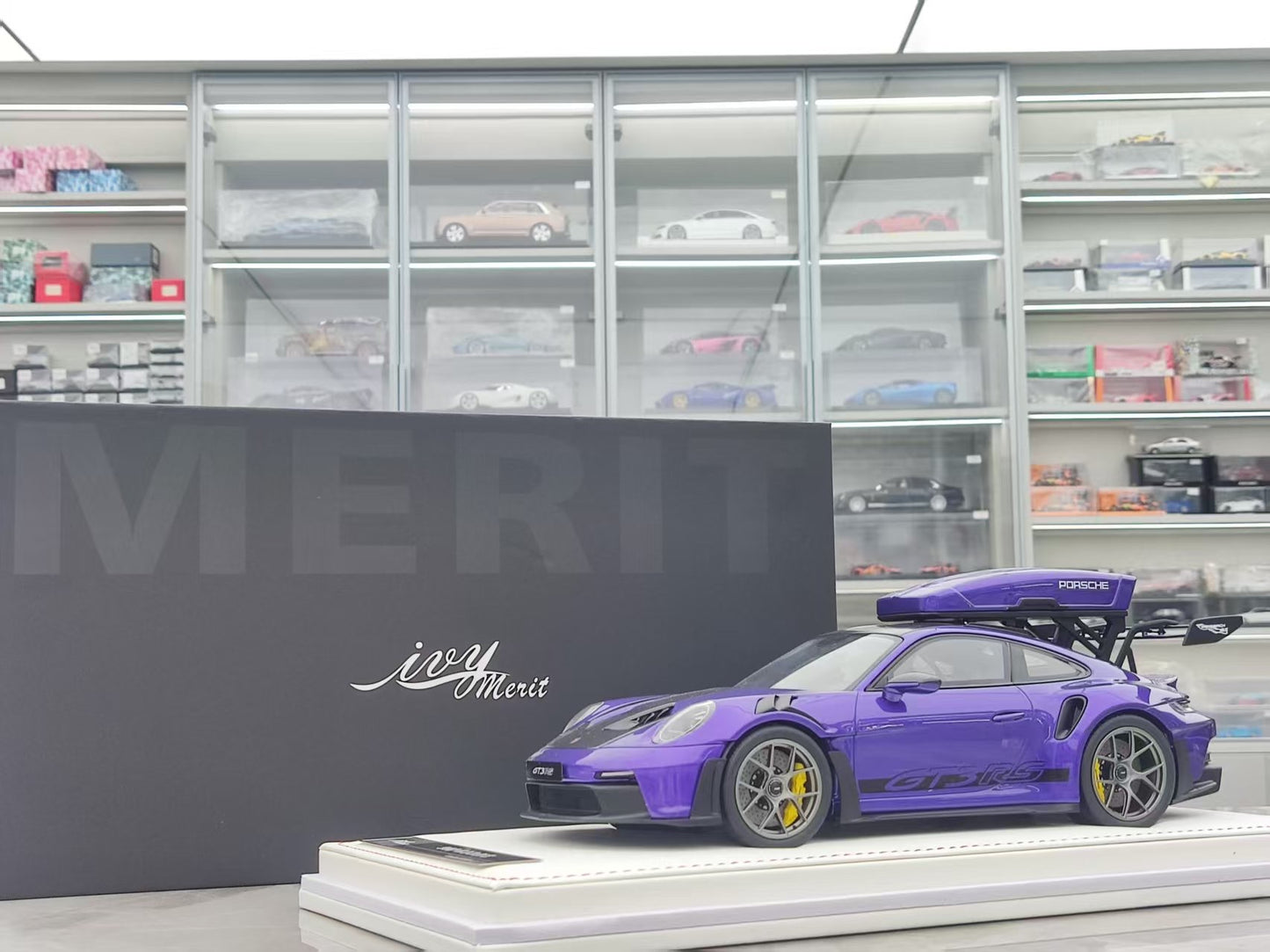 IVY 1/18 Porsche 992 GT3 RS Metallic Purple IM1837VBG