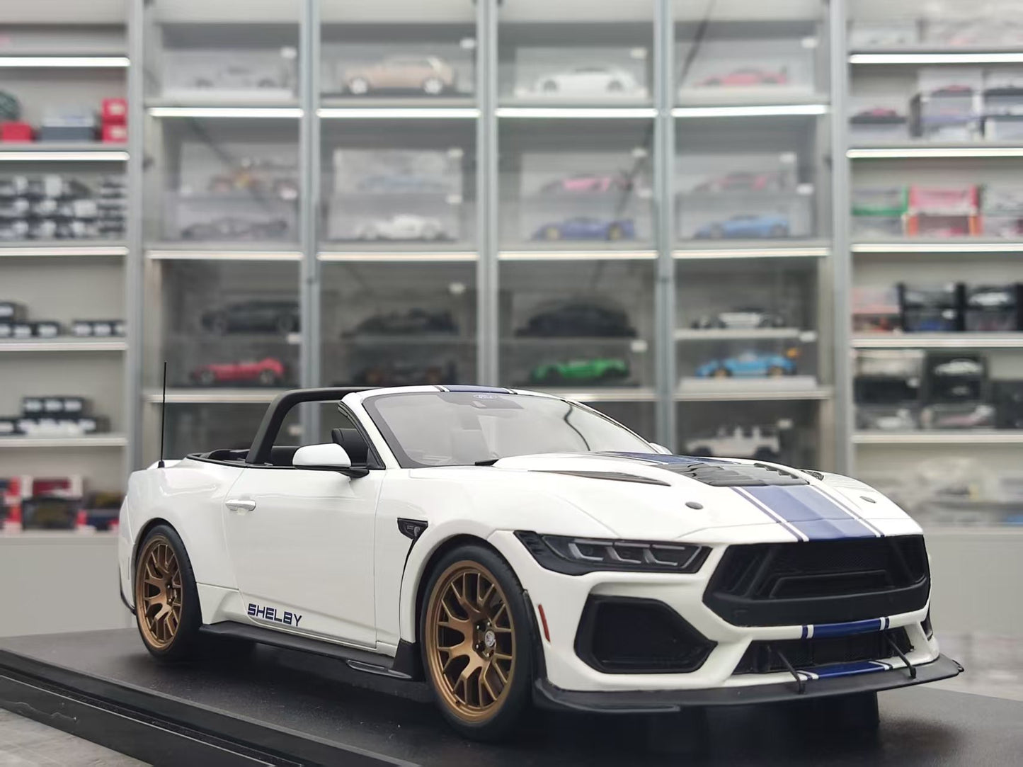 GT Spirit 1/18 Ford Shelby Mustang Supersnake White GT572