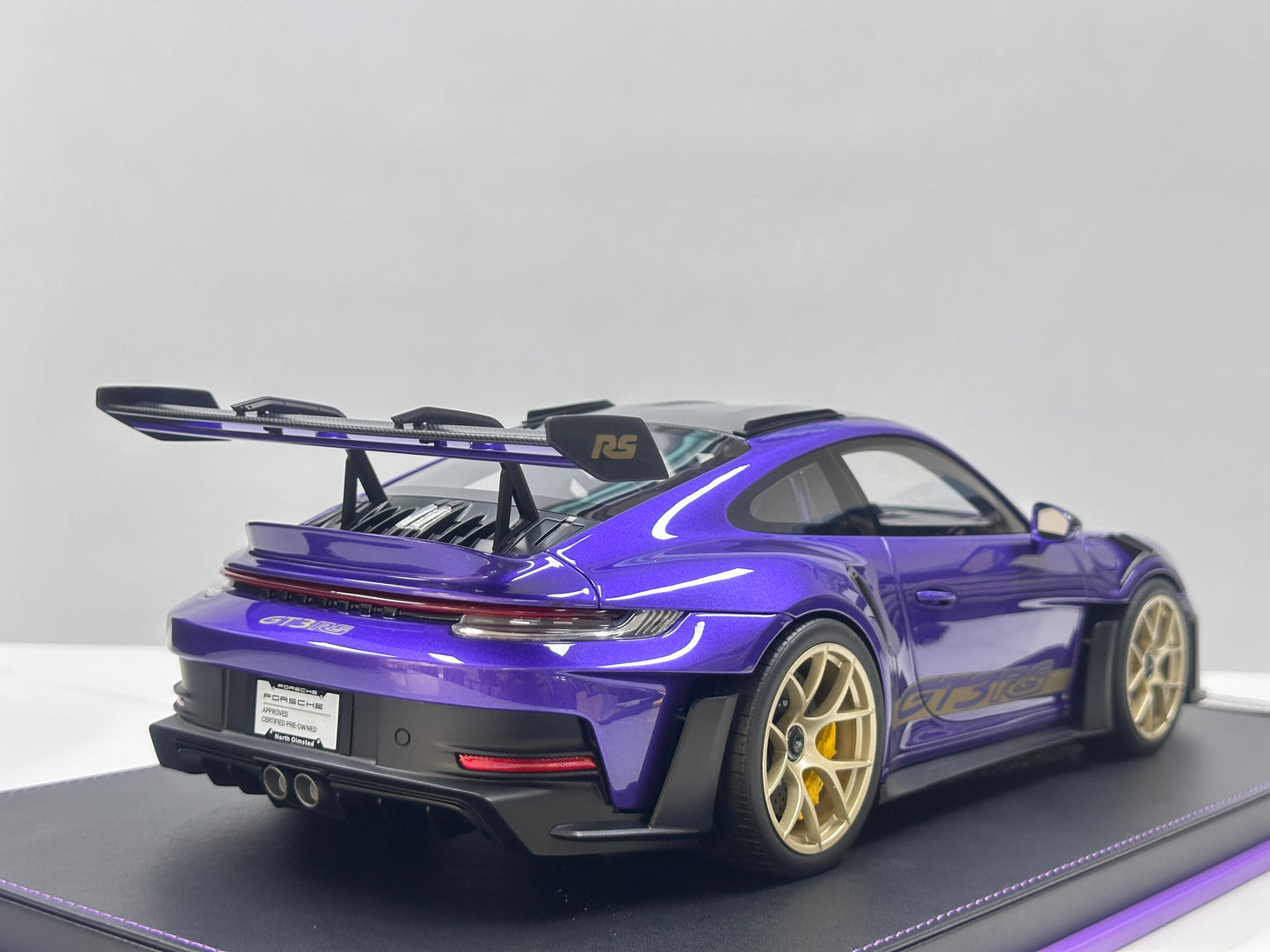 IVY 1/12 Porsche 992 GT3 RS – Purple with Gold Wheels (IVY245)