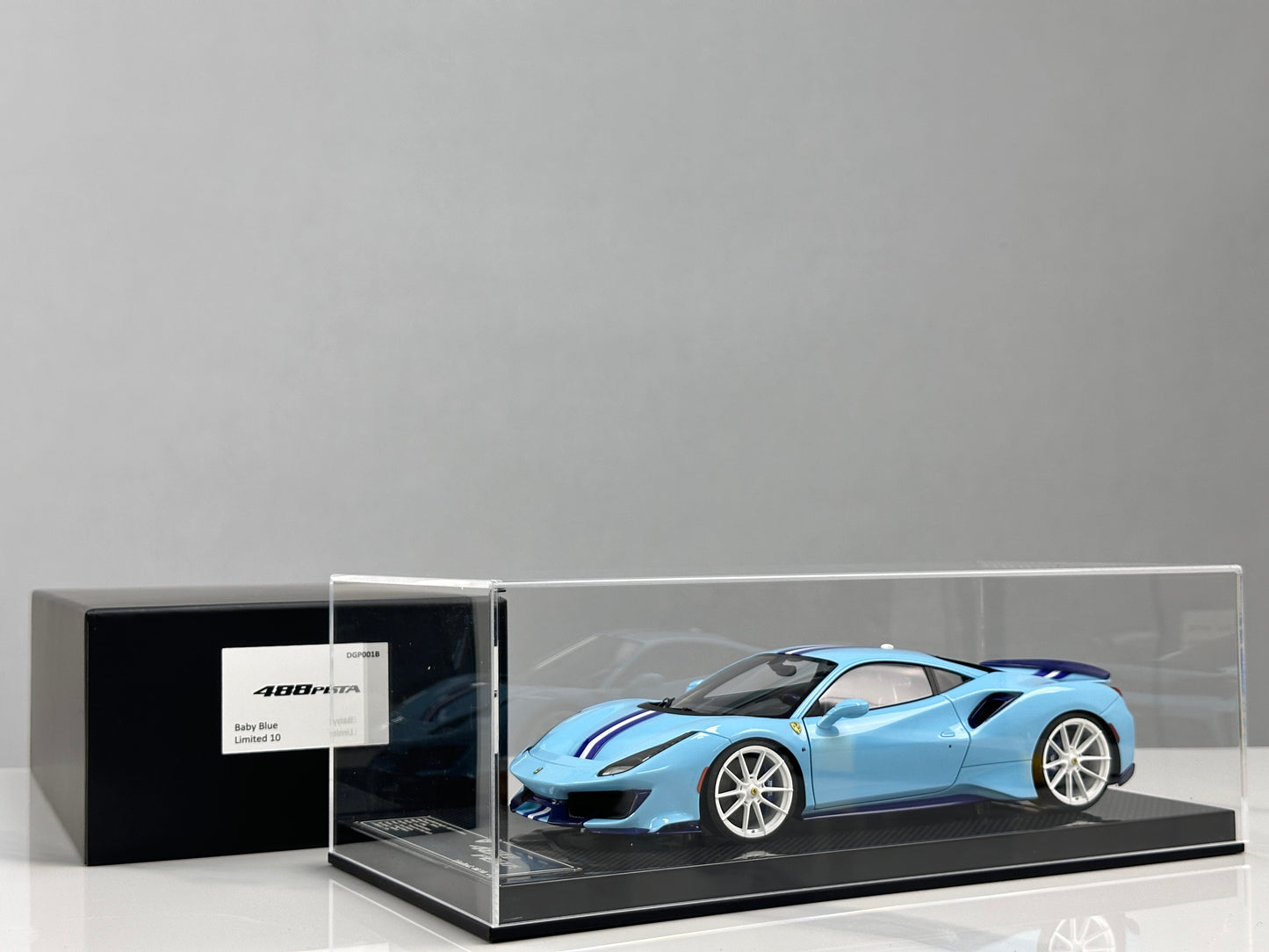 DM Pro 1/18 Ferrari 488pista Resin Fully Opening Baby Blue Simulation Model Car DGP001B
