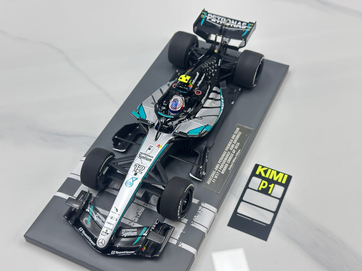 MINICHAMPS 1/18 Mercedes-AMG PETRONAS F1 Team W17 K. Antonelli – 2026 Chinese Grand Prix Winner, Silver Livery (117260212)
