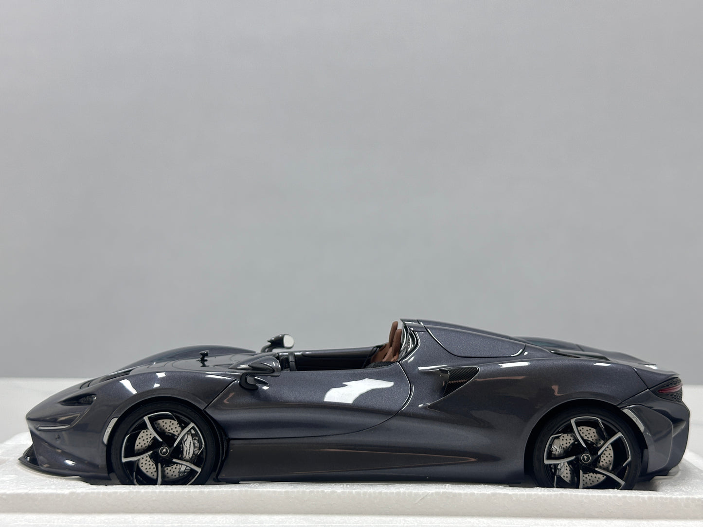 LCD 1/18 McLaren Elva Diecast Model – Metallic Grey (LCD18015-HGM)