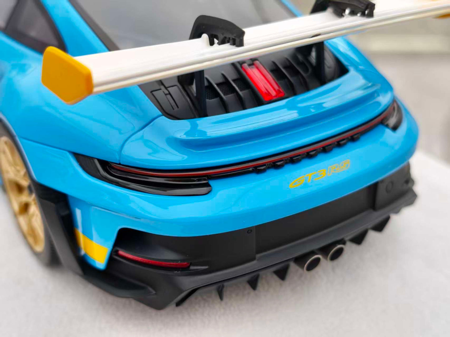 FuelMe 1/18 Porsche 992 GT3RS River Blue FM18009LM-11