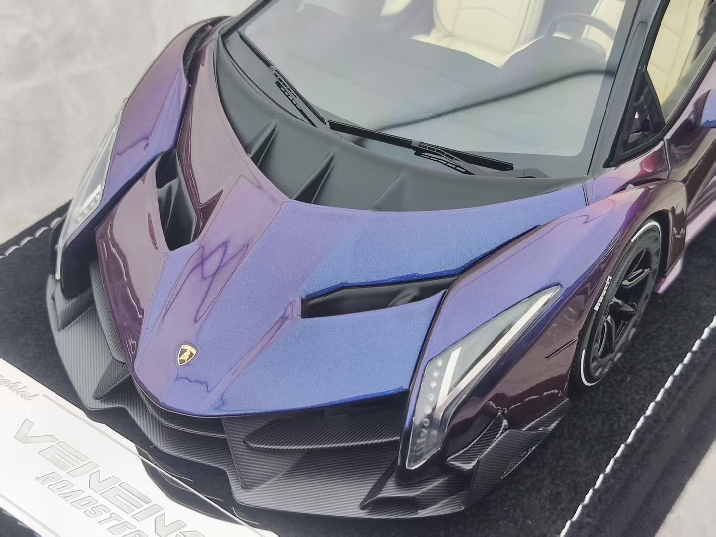 HH Model 1/18 Lamborghini Veneno Roadster, Chameleon Purple HH562