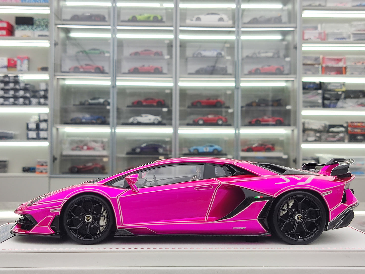 CE 1/18 Lamborghini SVJ Fluorescent Resin Car Model JS-CE004