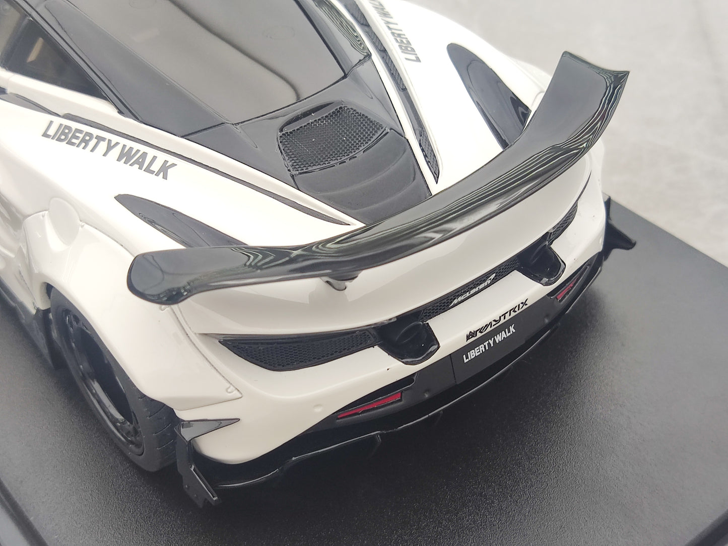 GT Spirit 1/18 McLaren 720S Blanka Simulada Modelaŭto CLDC040