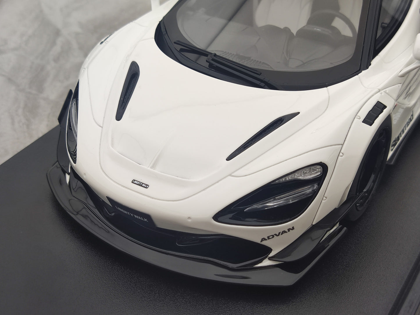 GT Spirit 1/18 McLaren 720S Blanka Simulada Modelaŭto CLDC040