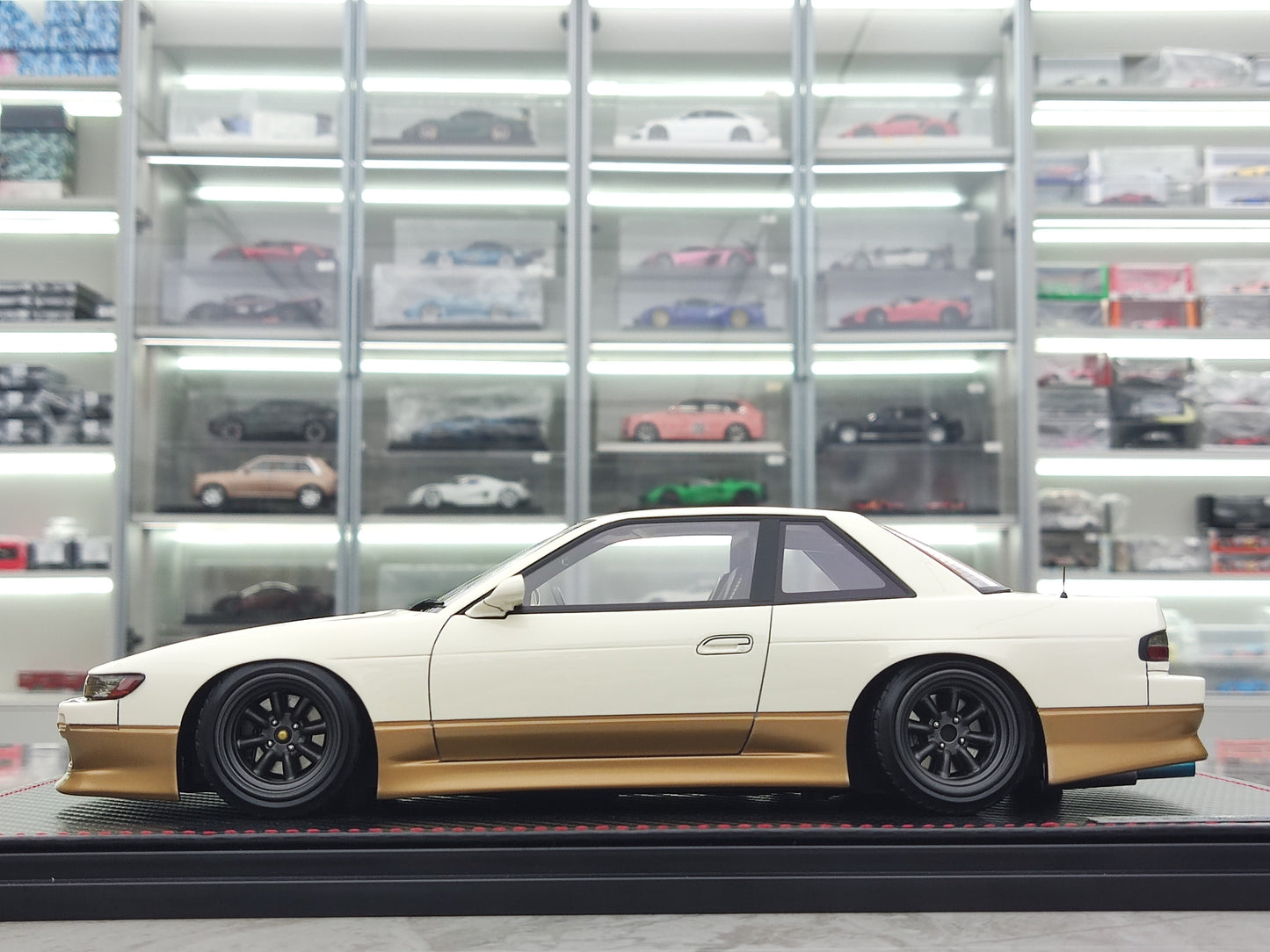 Ignition Model 1/18 Nissan Vertex S13 Silvia White/Gold with SR20 Engine IG3589
