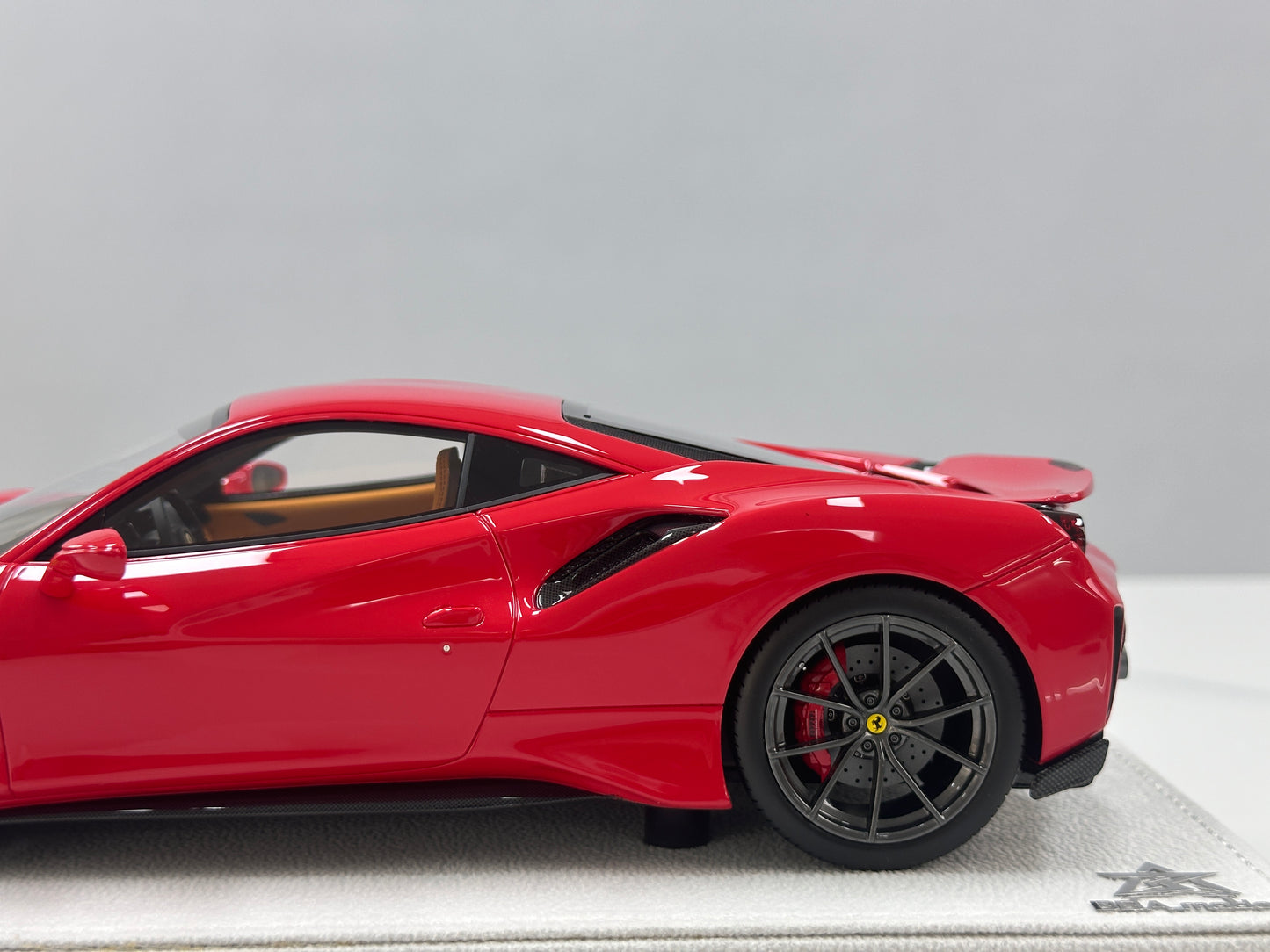 BBA Model 1/18 Ferrari 488 Pista Standard Red BBA087