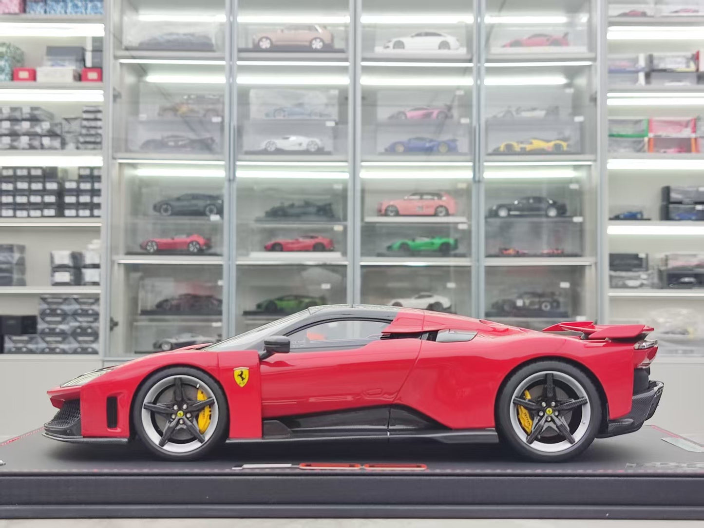 BBR 1/18 Ferrari F80 Leather Base Standard Red/Silver Carbon Fiber Wheels P18253A1