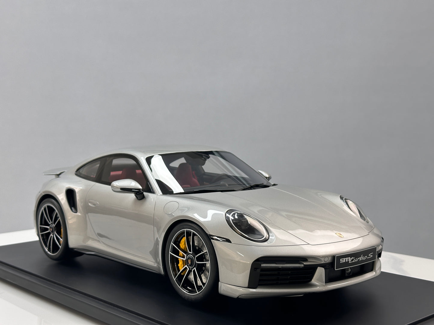 GT Spirit 1/8 Porsche 911 [992.1] TURBO S Silver GTS801801