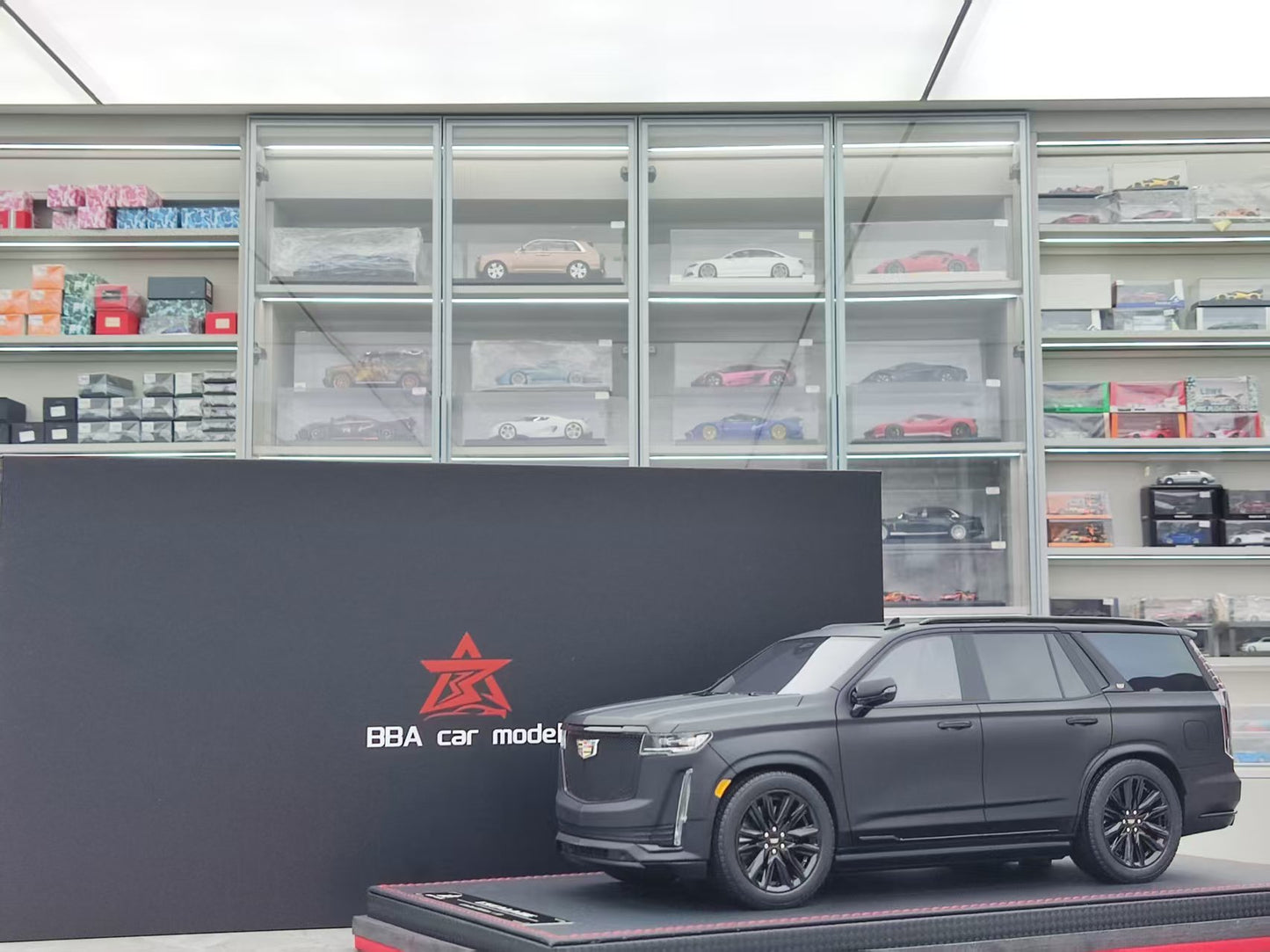 BBA MODEL 1/18 Cadillac Escalade Luxury Edition, Matte Black, BBA049