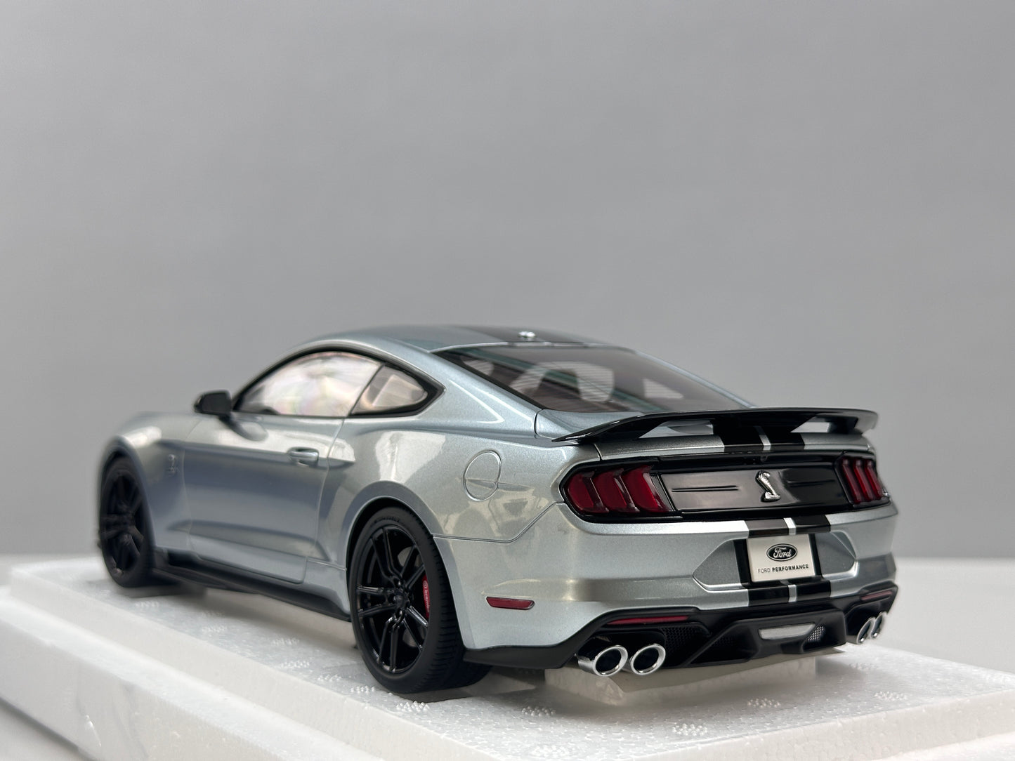 AUTOart 1/18 Ford Mustang Shelby GT500 Silver 73096