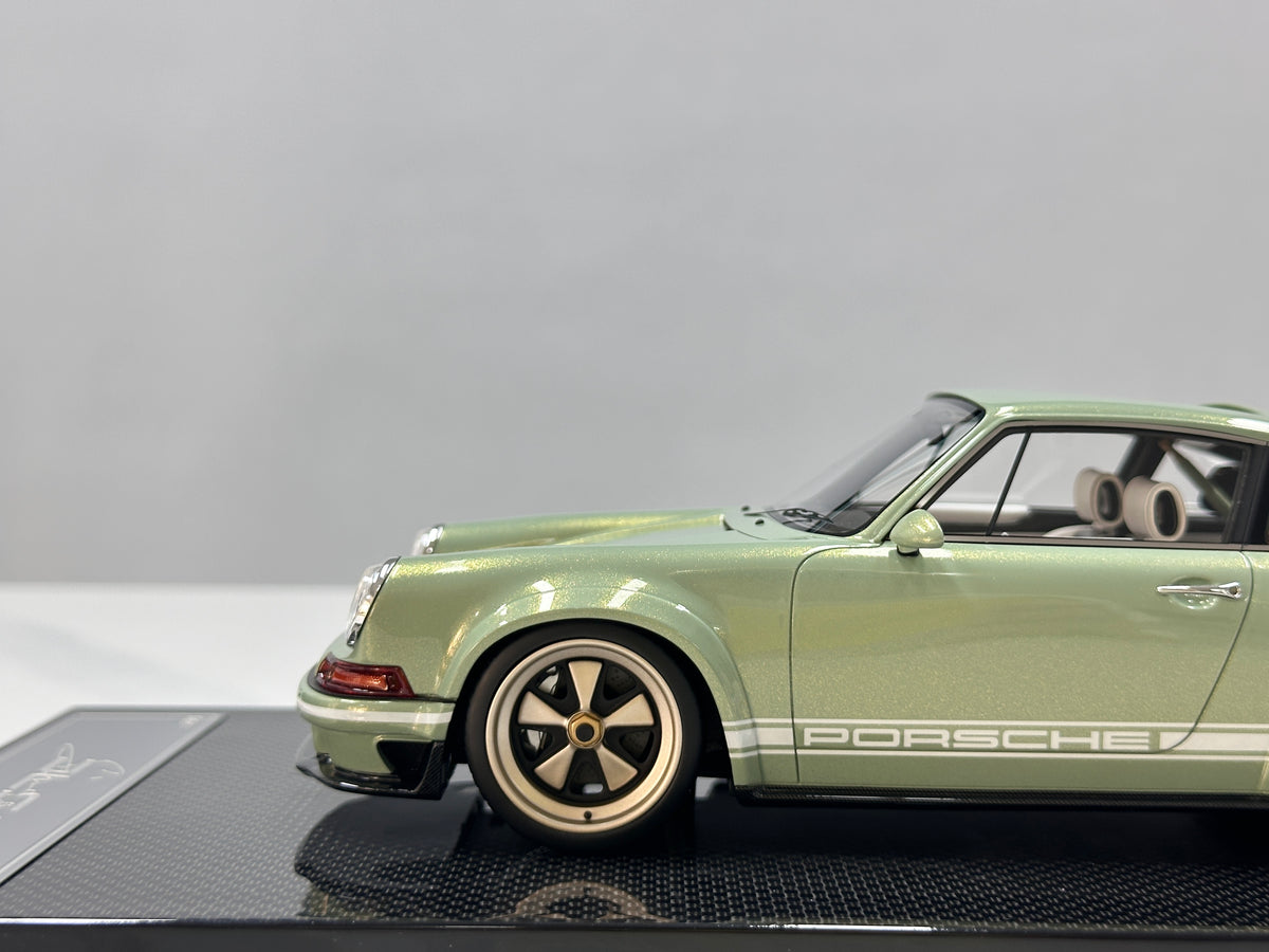 Dino Model 1/18 Porsche Singer DLS – Urban Bamboo Green (DC008)