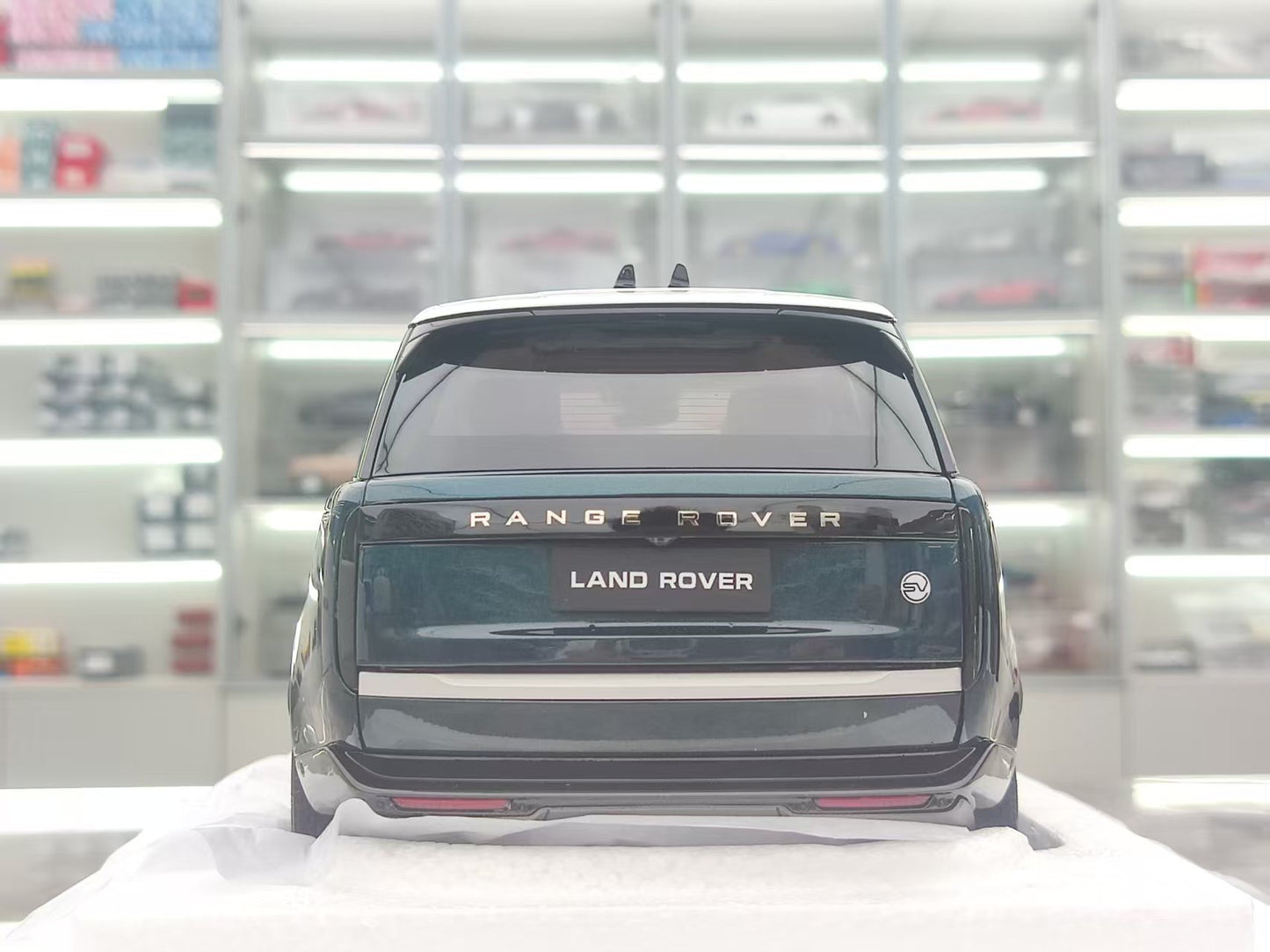 LCD 1/18 Land Rover Range Rover SV Grand Genesis Long Wheelbase Green White Top Alloy Model LCD119