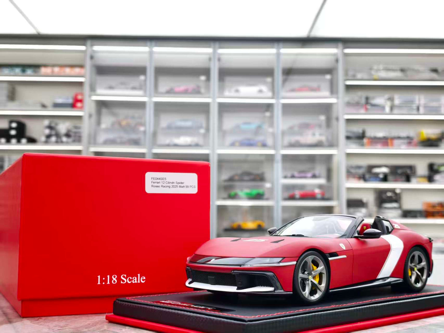 MR 1/18 Ferrari 12 Cilindri Convertible FE044SE5