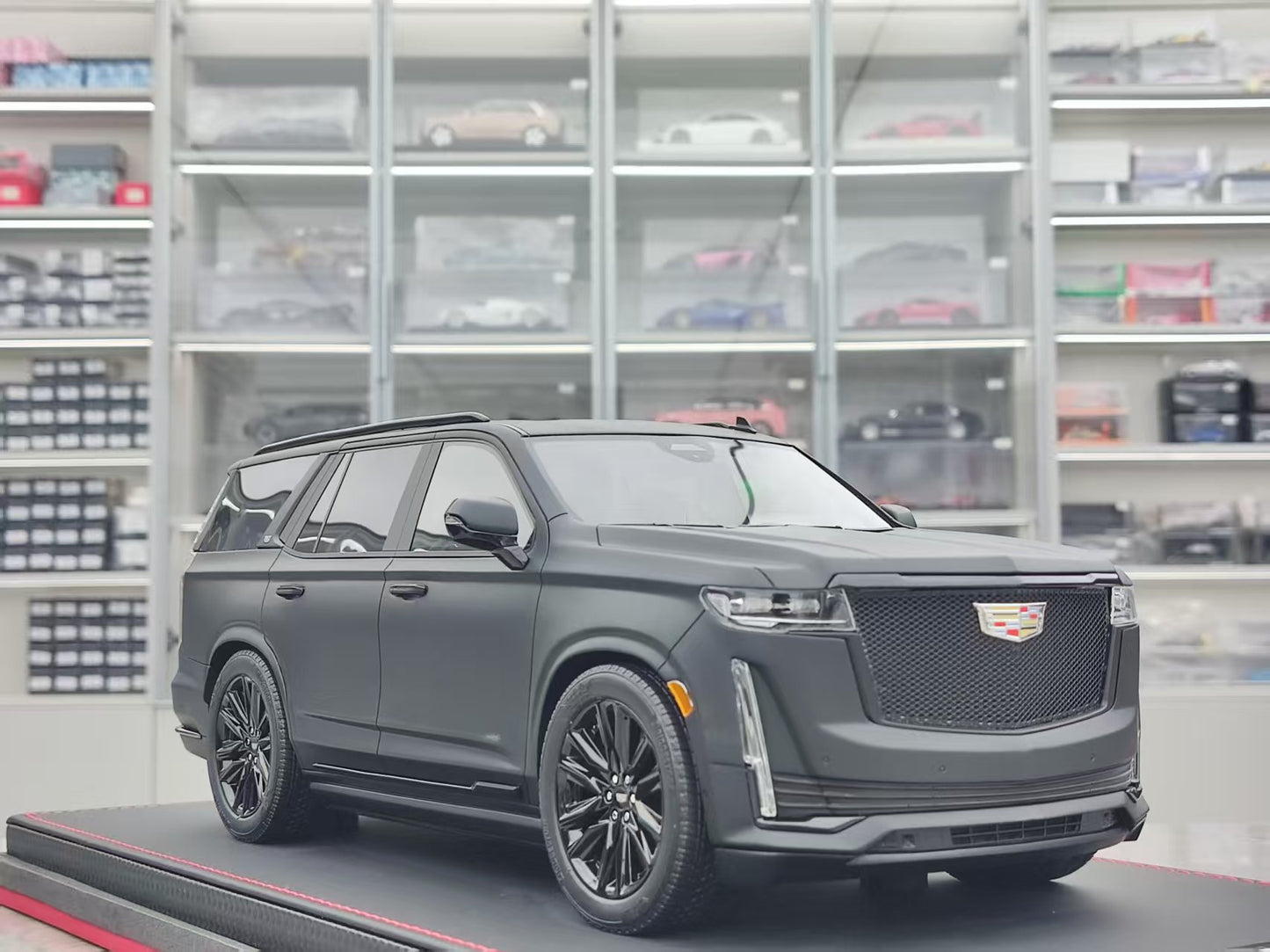 BBA MODEL 1/18 Cadillac Escalade Luxury Edition, Matte Black, BBA049