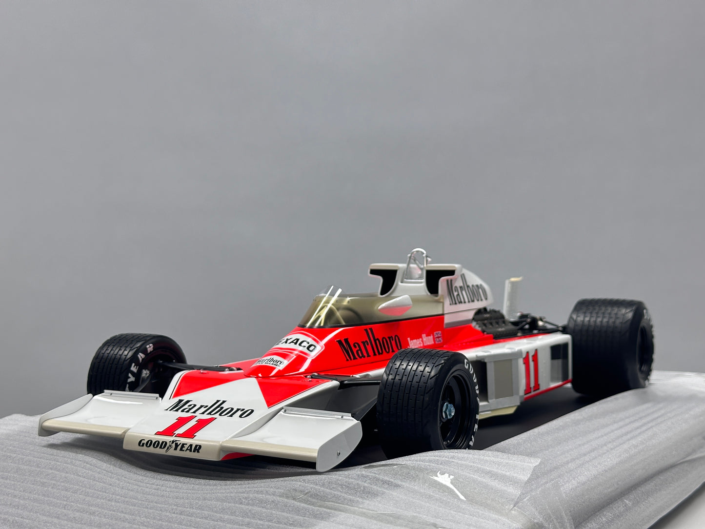 Spark 1/8 McLaren M23 No. 11 (3rd Place, 1976 Japanese GP) – James Hunt – Red & White Livery (08SP263)