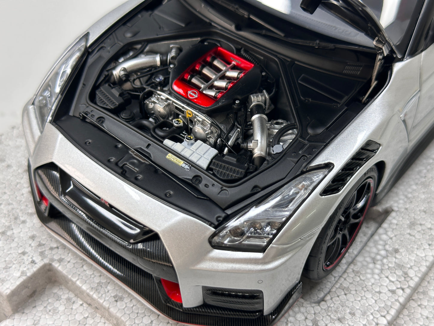 MOTORHELIX 1/18 Nissan GT-R NISMO (R35) Special Edition 2022 Ultimate Metallic Silver MH368