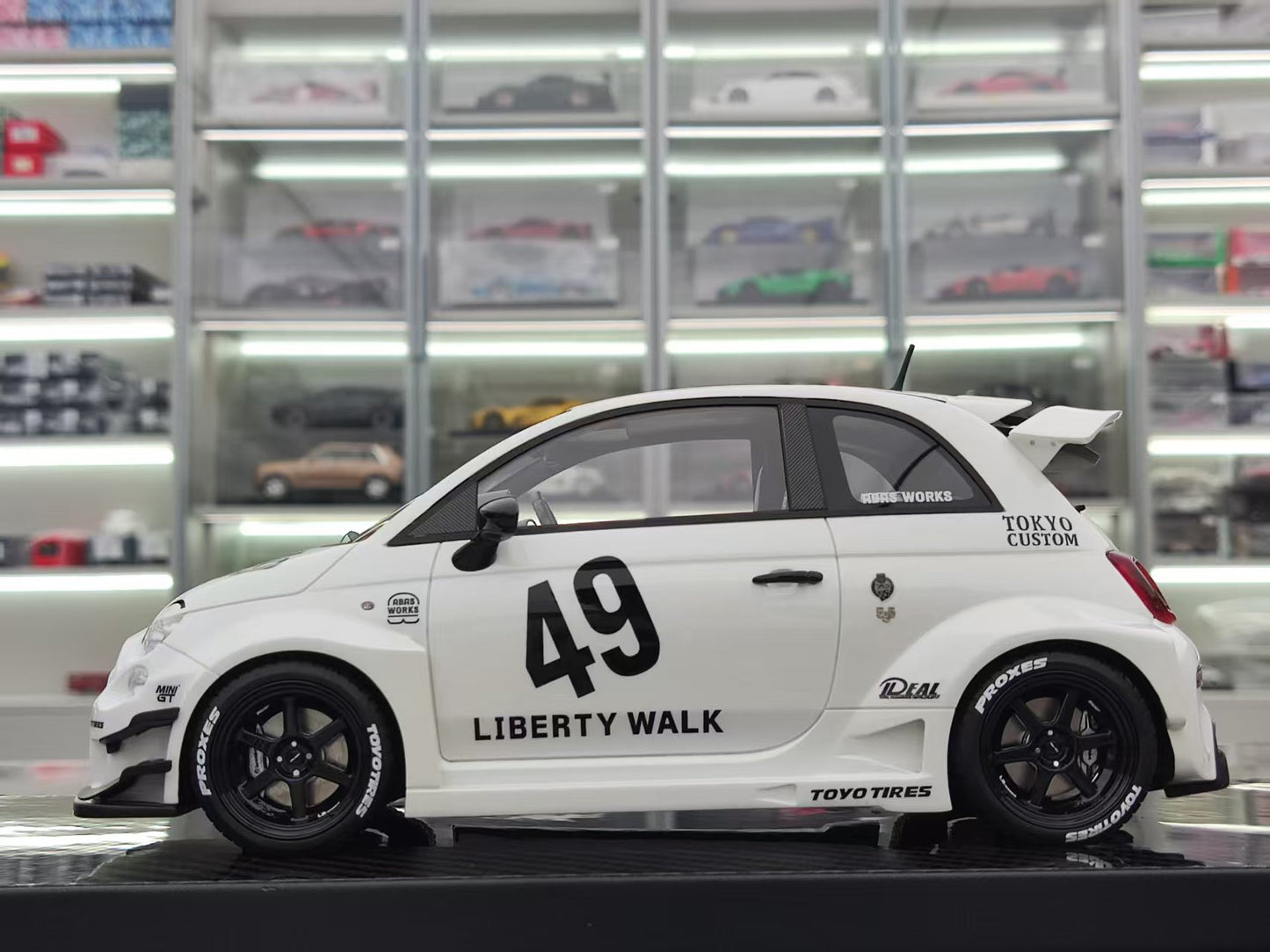 VIP 1/18 Abbas 595 Pearlescent White VIP181