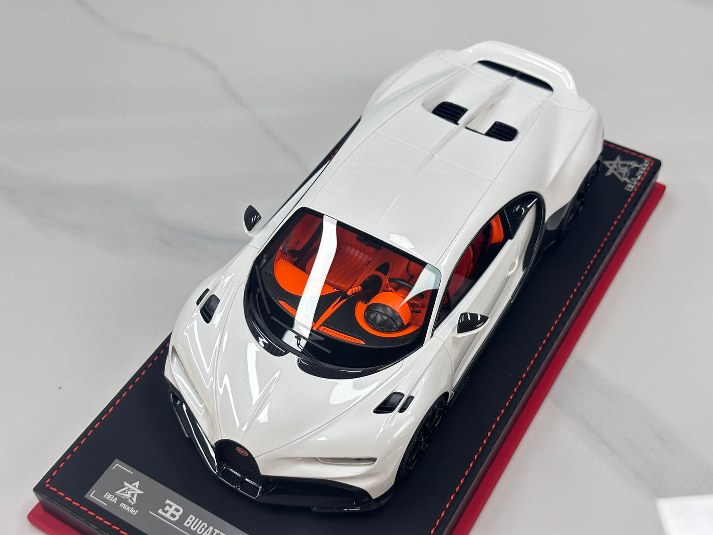 BBA MODEL 1/18 Bugatti Chiron Profiler Black and White Panda BBA072