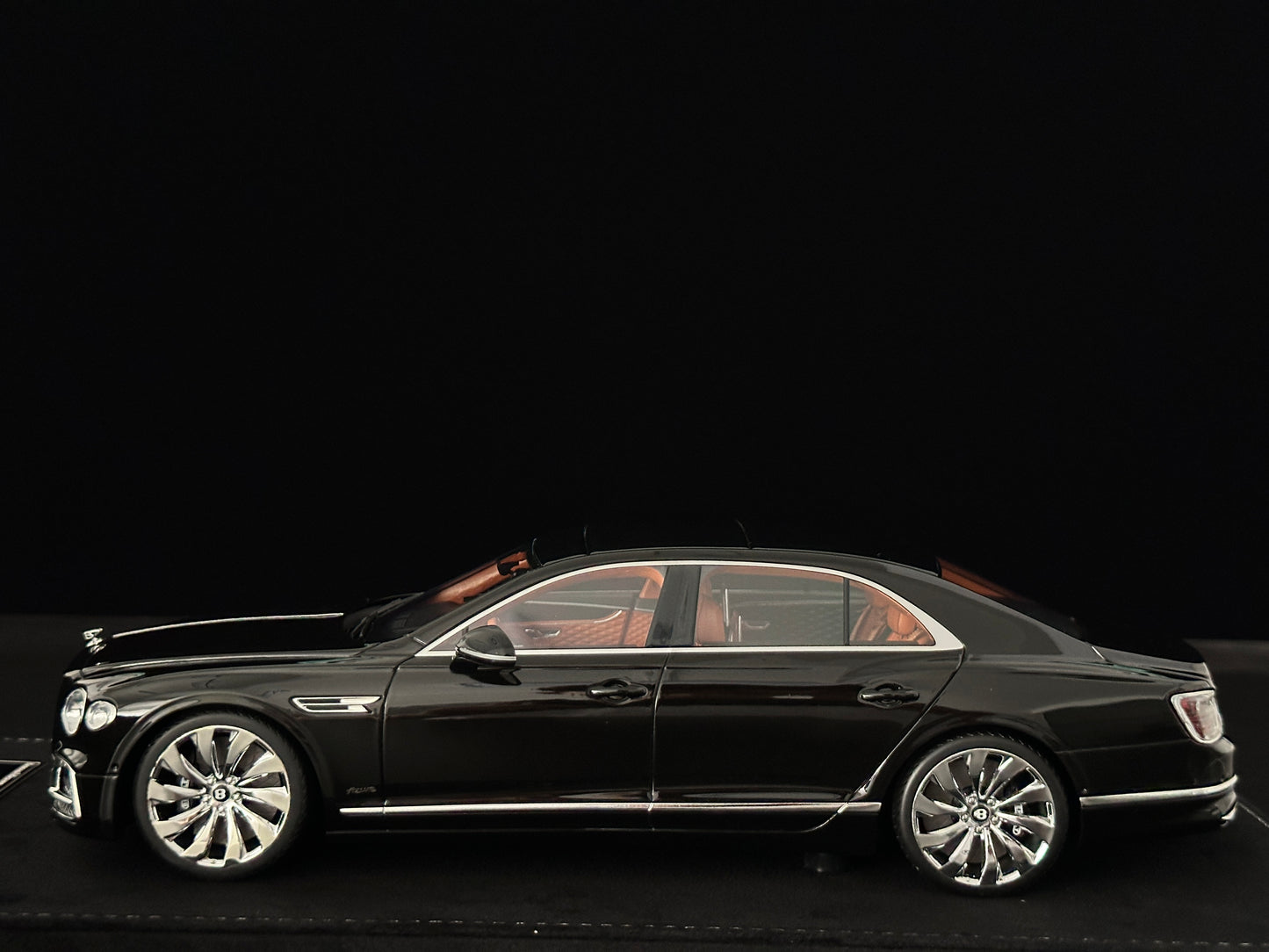 HH Model 1/18 Bentley Flying Spur Diamond Black HH627