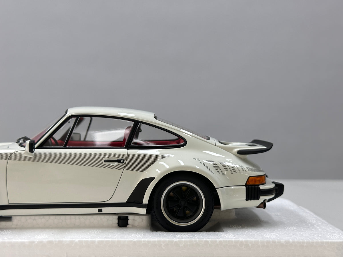 AUTOart 1/18 Porsche 911 (930) Turbo 3.0 White 78113