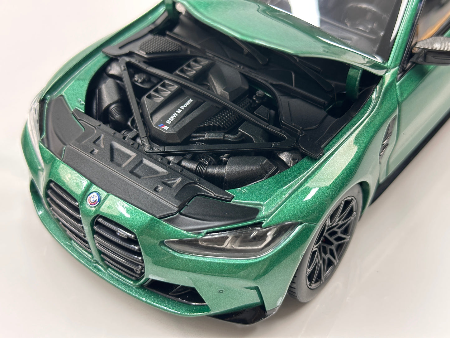 TSM MODEL 1/18 BMW M3 Touring (Isle of Man Green) TSM181030
