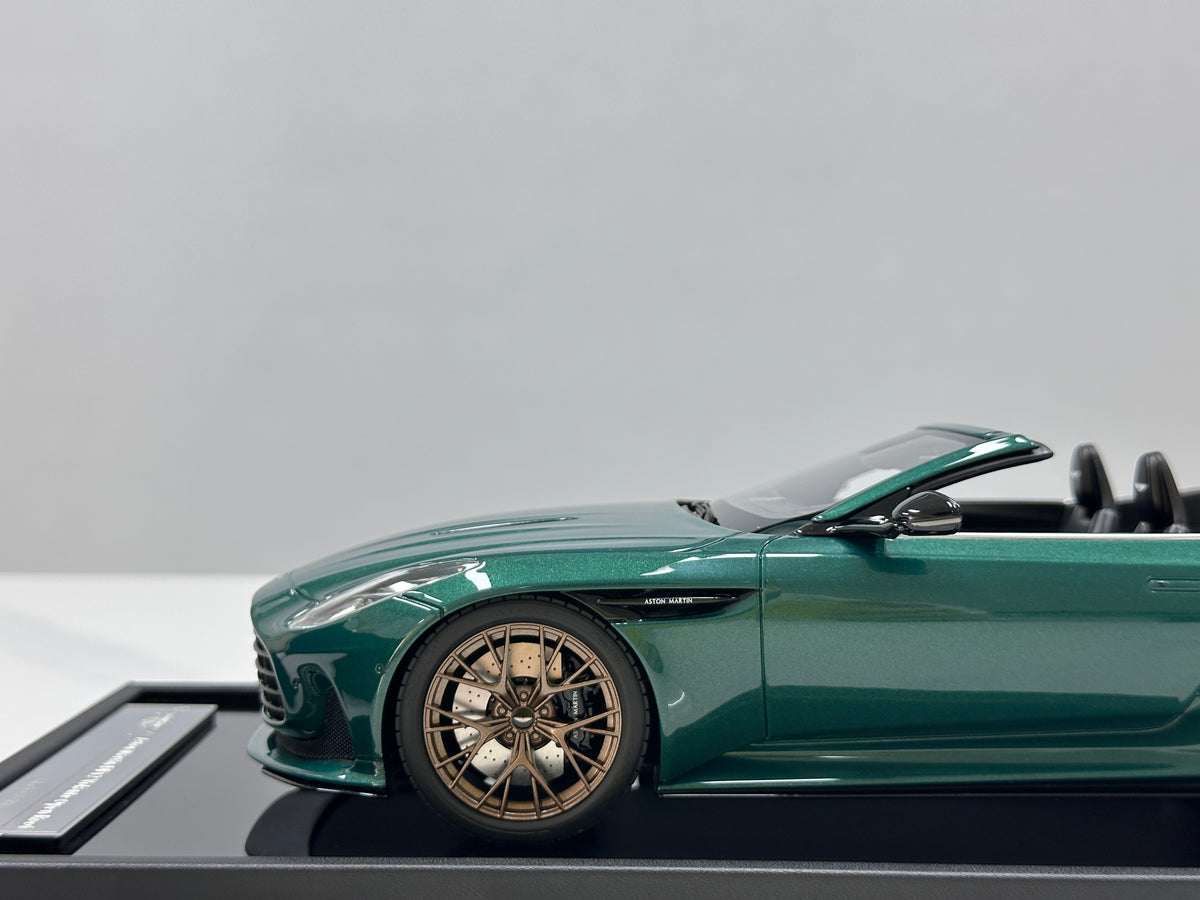 MOTORHELIX 1/18 Aston Martin DB12 Volante (Convertible) - Cinnabar Green - MH394