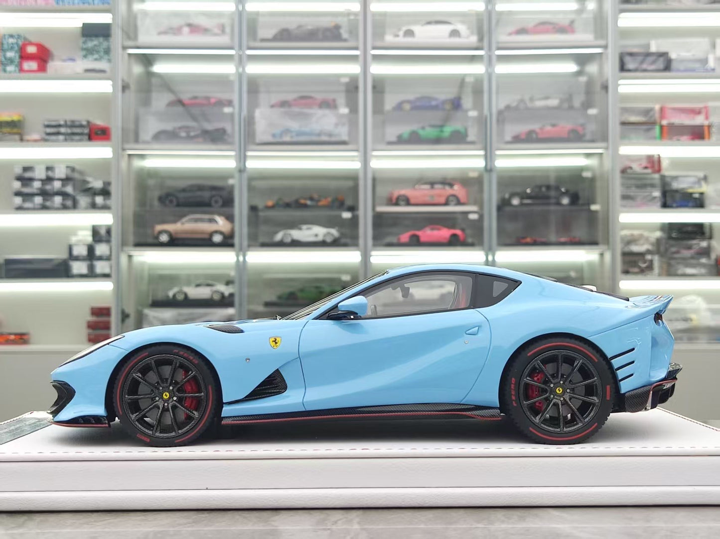 GL 1/18 Ferrari 812 Competizione Resin Model JS-GL027