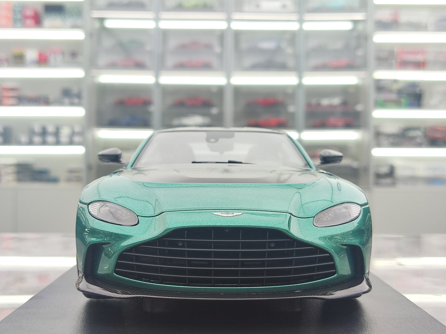GT Spirit 1/18 Aston Martin V12 VANTAGE Verda Simulada Modelaŭto GT922