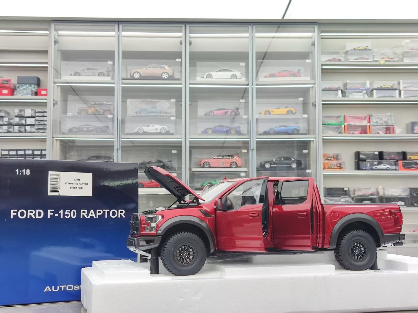 AUTO Art 1/18 Ford F-150 RAPTOR SUPERCREW 2019 Red 72948