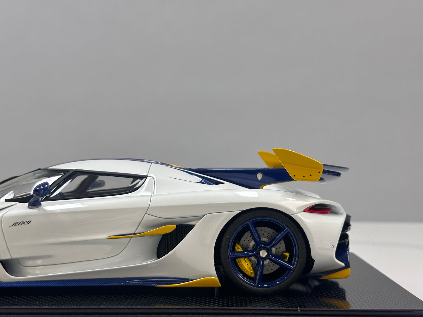 FrontiArt 1/18 Koenigsegg Jesko Pearl White FA200