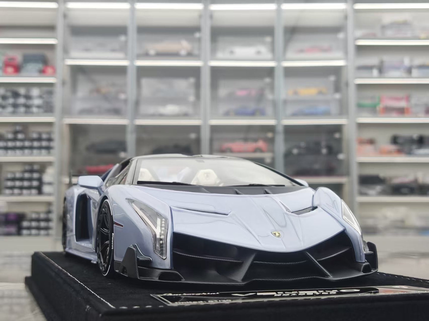 HH Model 1/18 Lamborghini Veneno Roadster, Silver Blue, HH561