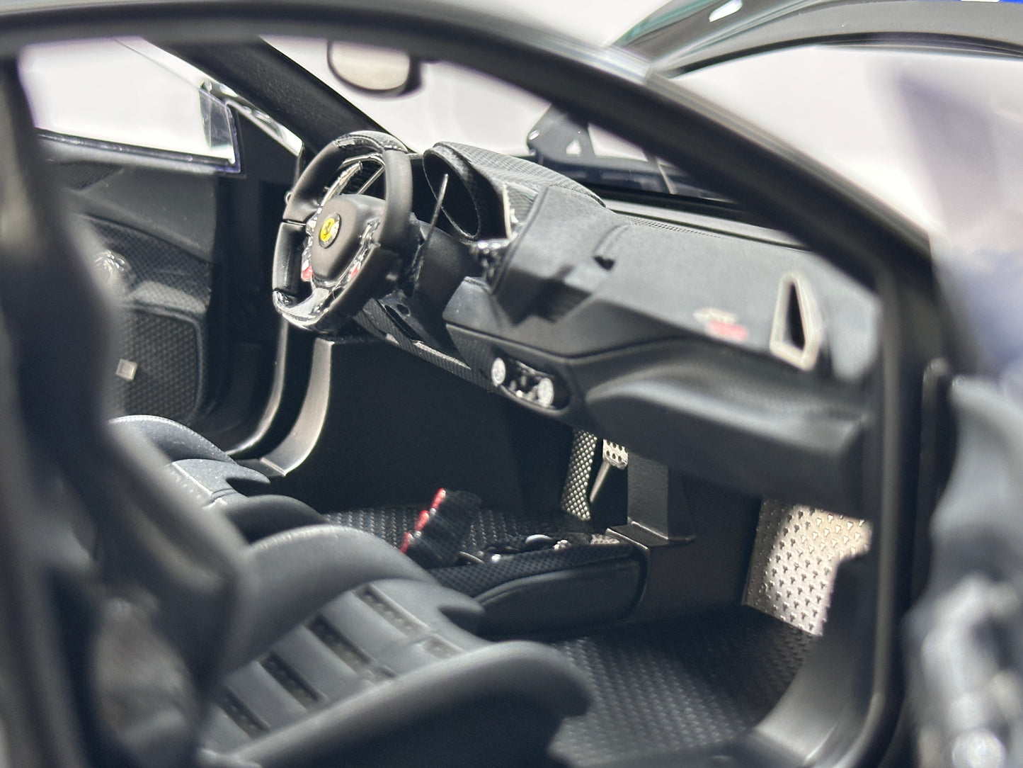 DM Pro 1:18 Ferrari 488P – Black Base, Style F – Black – Fully Opening Resin Model (DGP006B)
