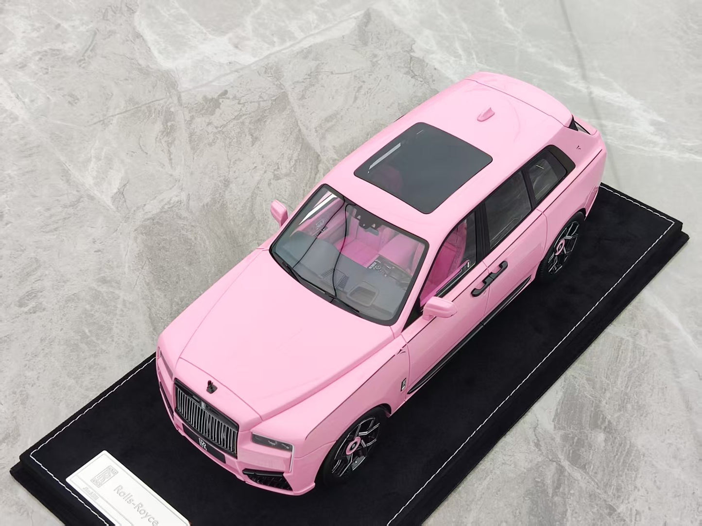 HH Model 1/18 Rolls-Royce Cullinan BB Light Pink HH542