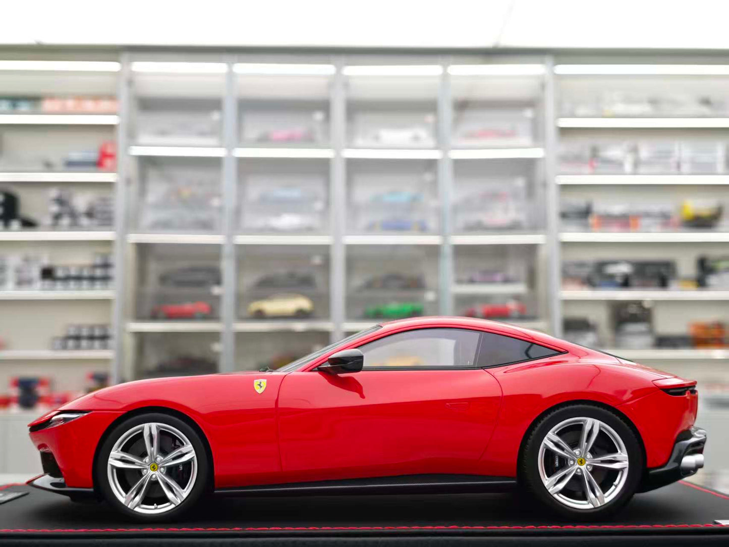 MR 1/18 Ferrari Amalfi FE046E
