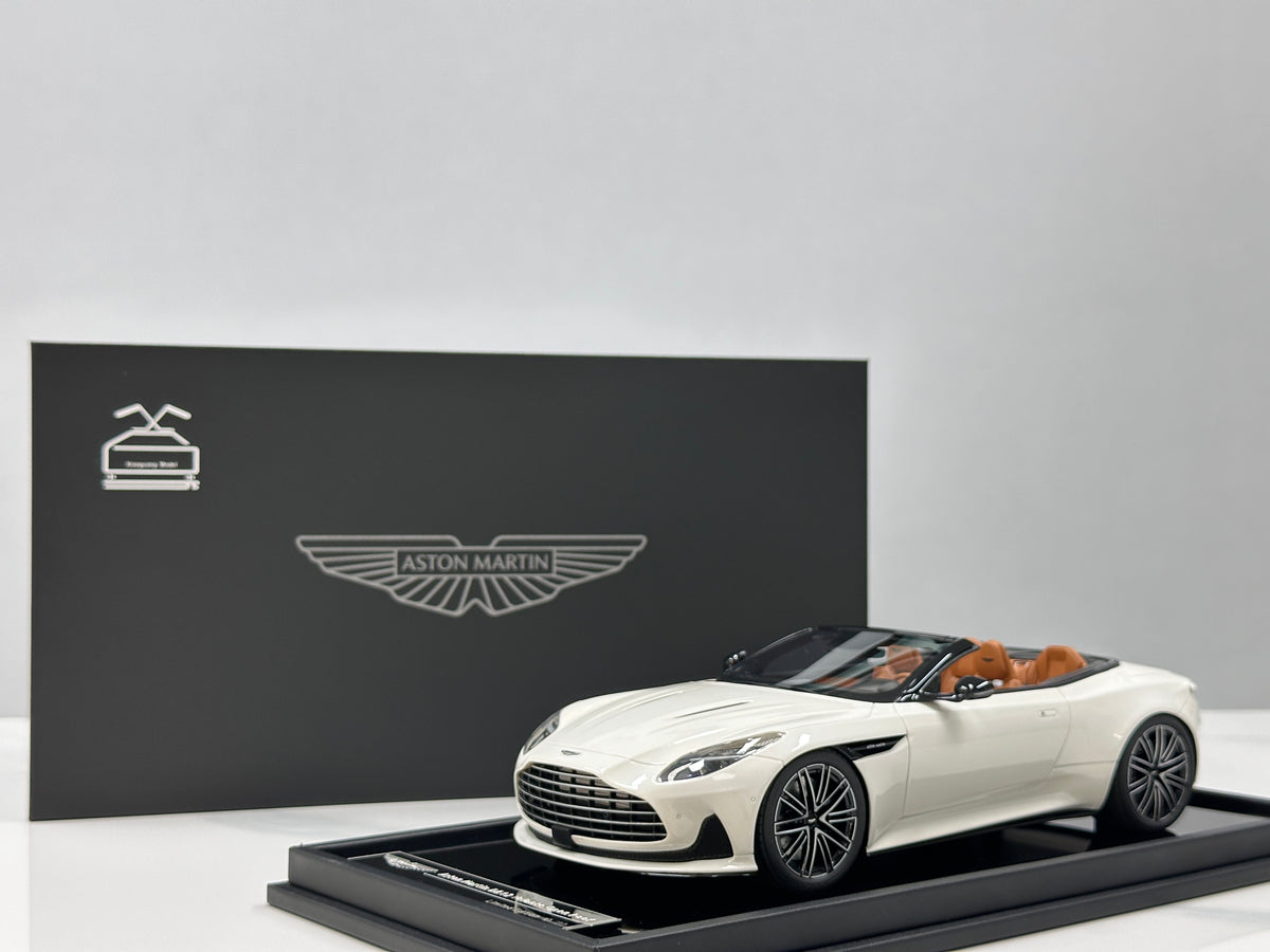 MOTORHELIX 1/18 Aston Martin DB12 Volante (Convertible) - Moonlight White - MH395