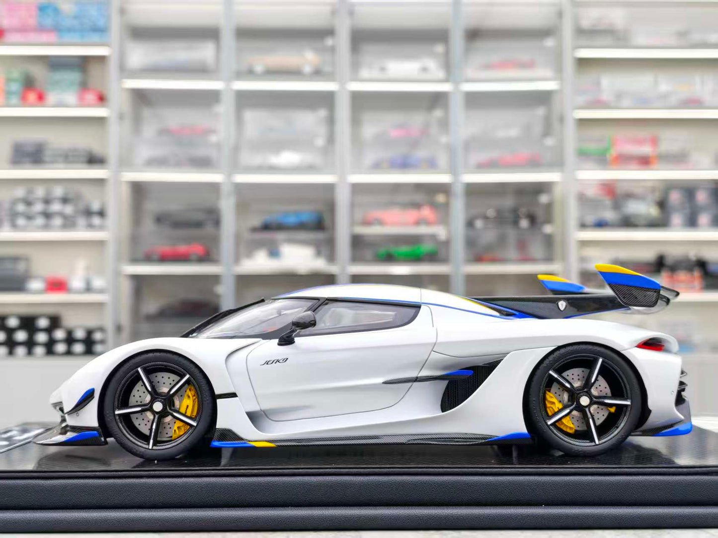 FRONTIART 1/18 Koenigsegg Jesko White FA177