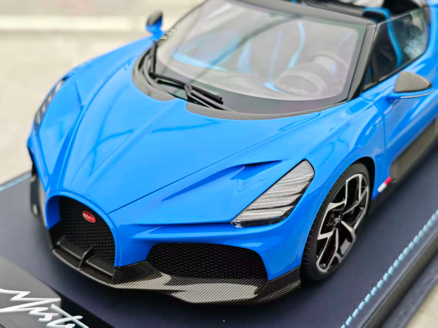 MR 1/18 Bugatti W16 Mistral, Blue, BUG015C