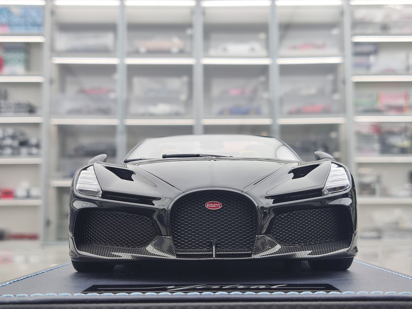 MR 1/18 Bugatti W16 Mistral Convertible, Jet Black, Limited Edition Model Car BUG015A