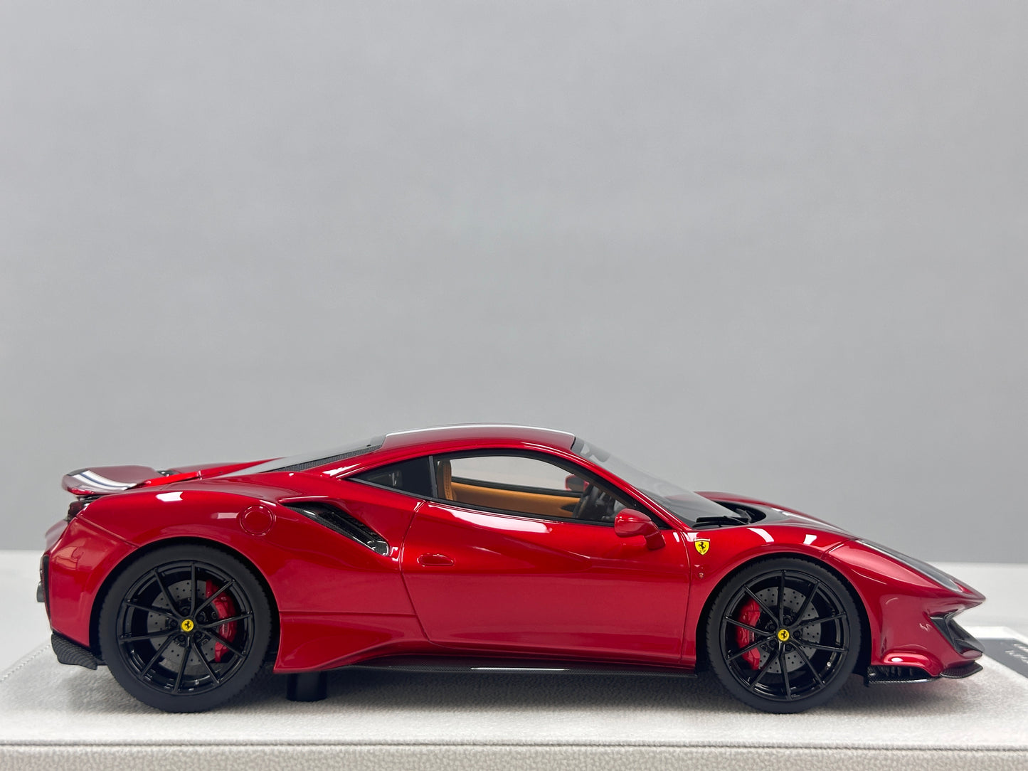BBA Modelo 1/18 Ferrari 488 Pista Rojo BBA091