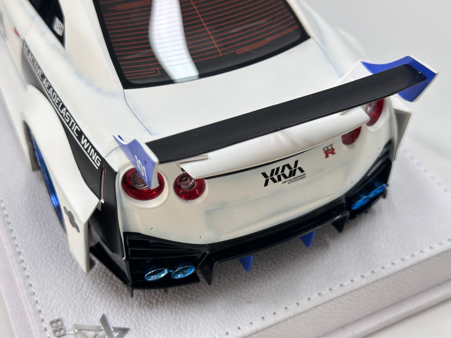 BBA MODEL 1/18 Nissan GTR 35GT-RR Gundam livery BBA062
