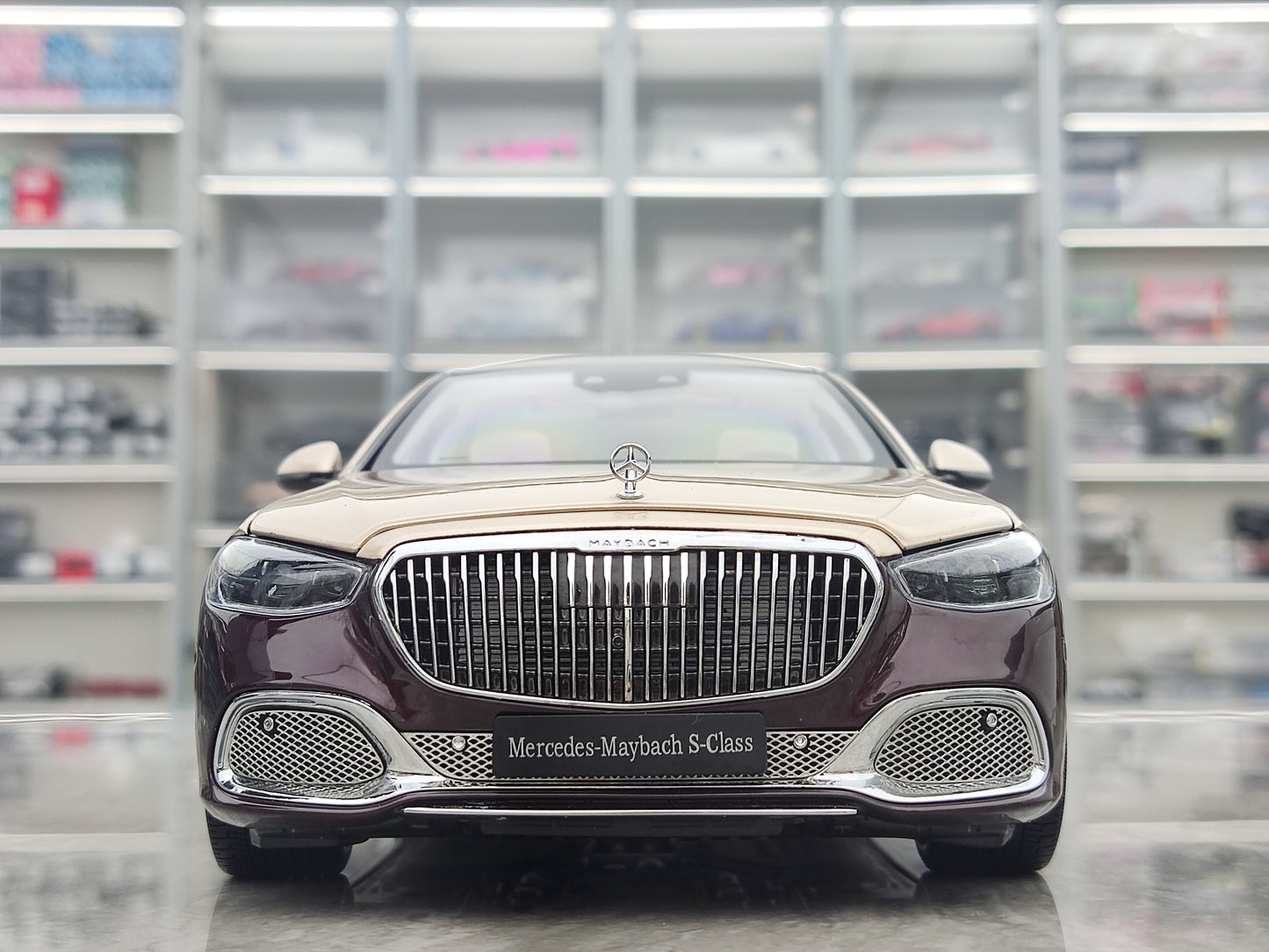 Almost Real 1/18 Mercedes-Maybach S-Class, Kalahari Gold/Tourmaline Red, 820122B