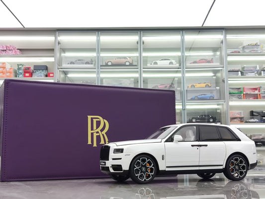 ZP 1/18 Rolls-Royce Cullinan BB Fishing Seat Edition, Leather Suitcase Version, Metallic White ZP112