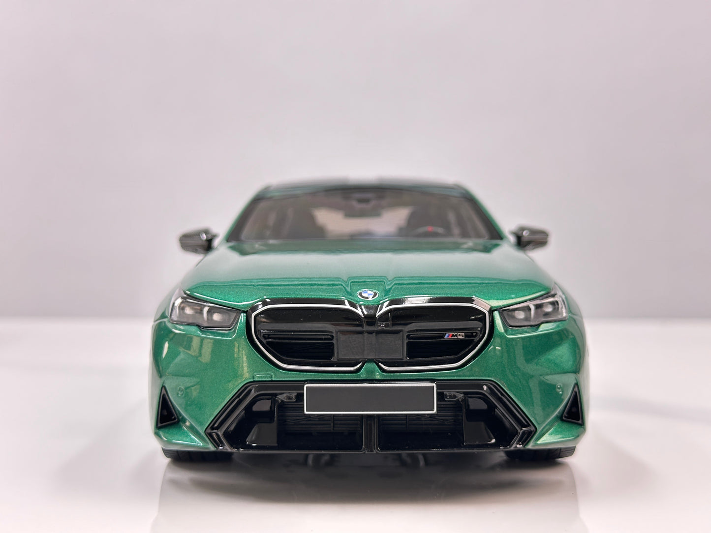MINICHAMPS 1/18 BMW M5 (2024) Metallic Green 110023800