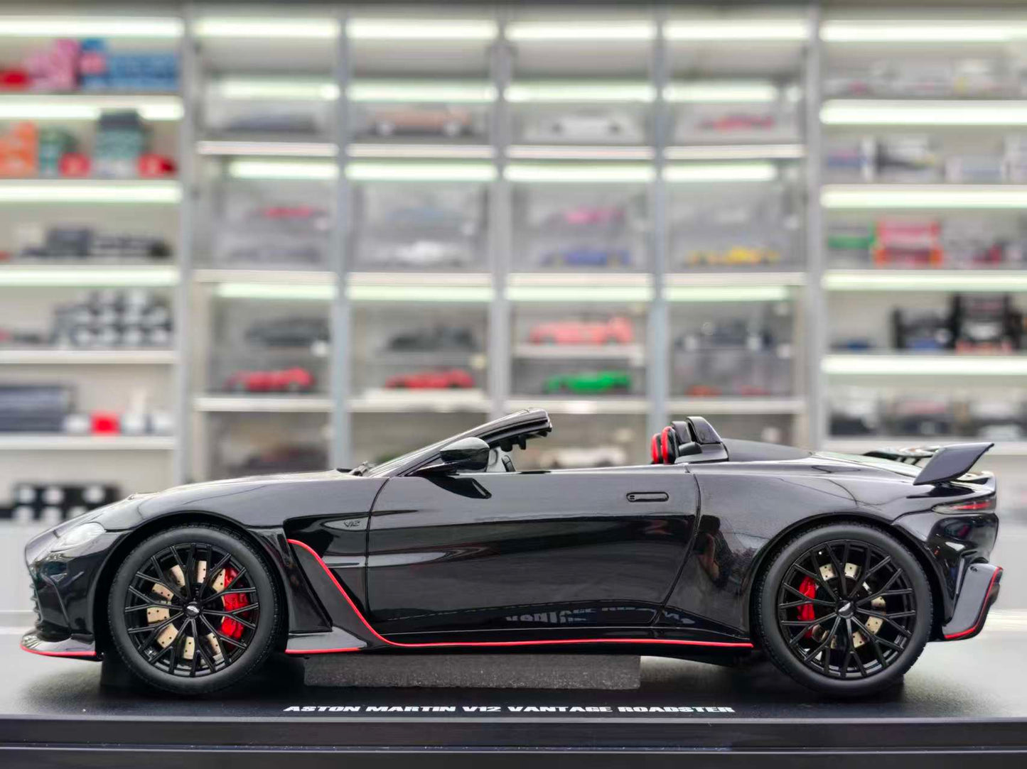 GT Spirit 1/18 ASTON MARTIN V12 VANTAGE6 GT923