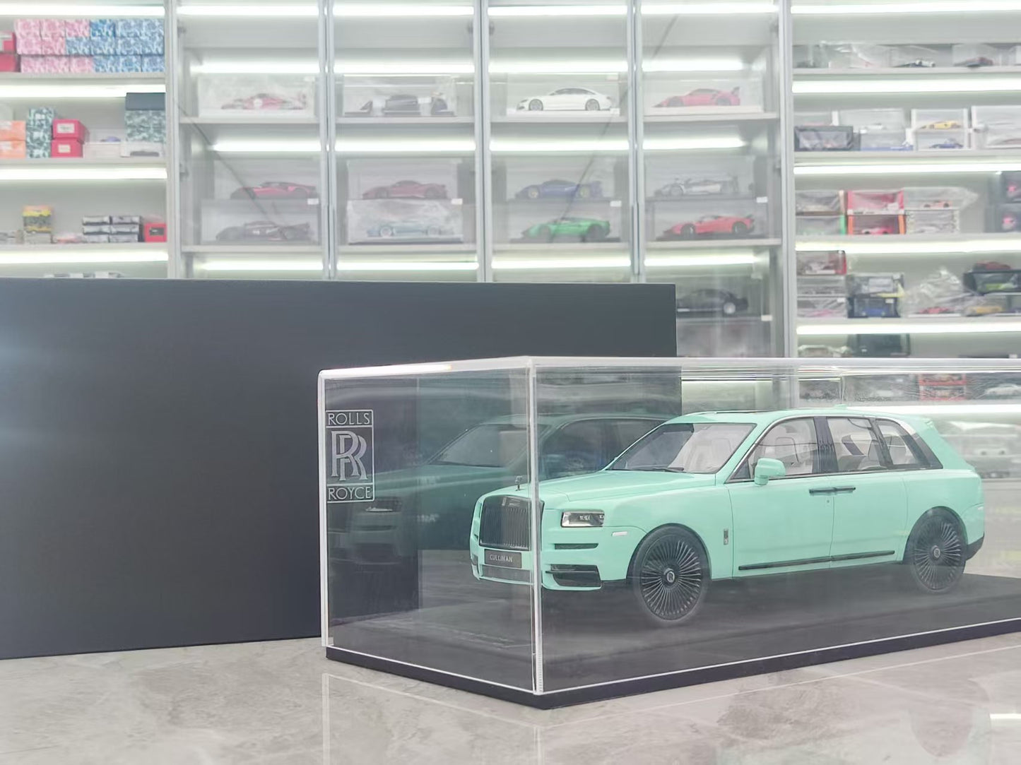 GL 1/18 Rolls-Royce Cullinan Saga Green JS-GL028