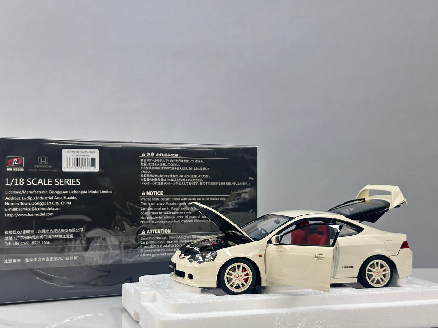LCD 1/18 Honda Integra (DC5) Type R - Championship White (LCD18019-WH)